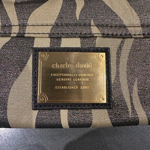 Vintage Charles David wristlet or clutch - Picture 15 of 15